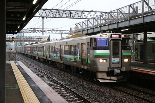 北海道新幹線で行こう(733系電車B-3103+B-3203編成さん・手稲駅)