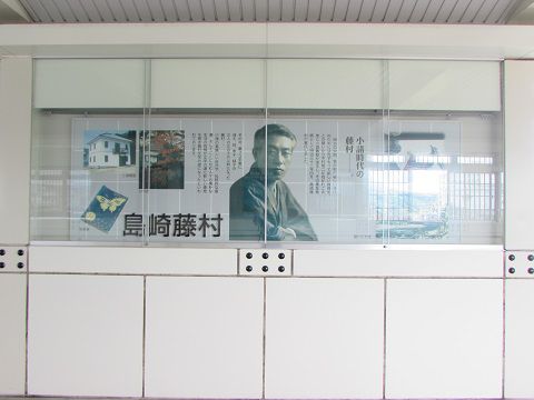 小諸駅から懐古園へ続くこ線橋で、島崎藤村。 【2017年07月 長野県小諸市】