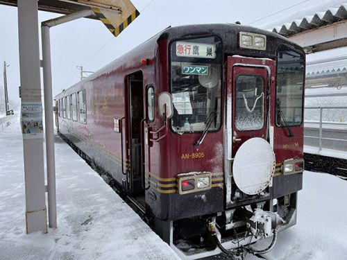 秋田内陸縦貫鉄道の観光列車『笑EMI』のご紹介