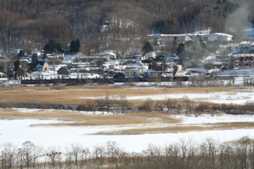 冬の湿原号が塘路駅を発車する - 釧網線・2017年 -