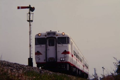 大湊線キハ48形 陸奥横浜駅の腕木式信号機 1997-04-28