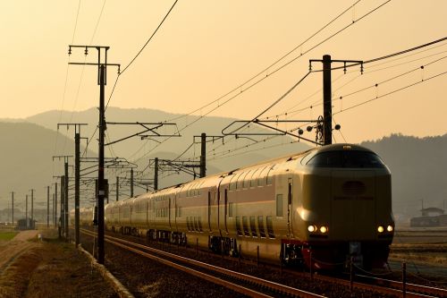 山陽本線の朝陽に照らされて進む285系特急「サンライズ瀬戸・出雲」(三石~上郡)