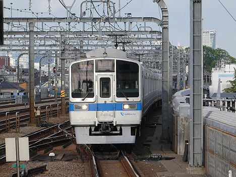 【運転打ち切りで勃発!】2000形の各駅停車 新百合ヶ丘行き
