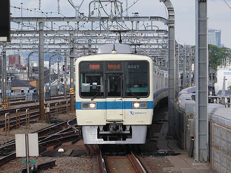 小田急電鉄 各駅停車 新百合ヶ丘行き8 8000形