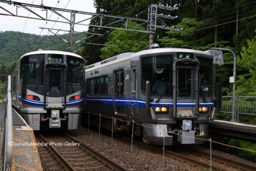 521系を南今庄駅にて2