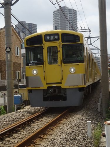 西武鉄道 多摩湖線を走る9000系 9102Fの前照灯もLEDに