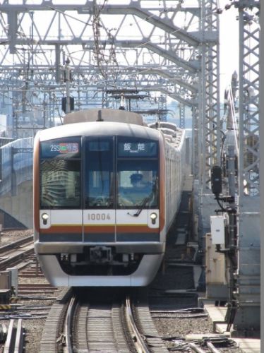 東京メトロ10000系(カラー) 東急東横線特急「Fライナー」飯能行き