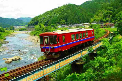 清流と単行列車