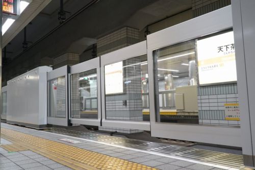 【堺筋線】初の2枚扉ホームドア、天下茶屋駅で稼働開始