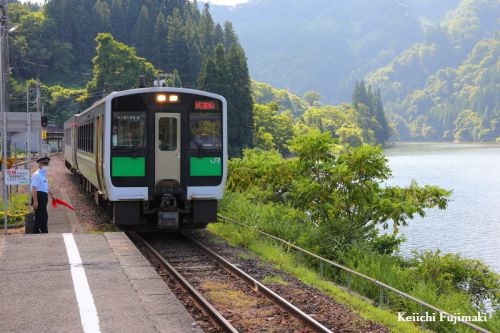 只見線 不通区間試運転 只見方向からくる列車