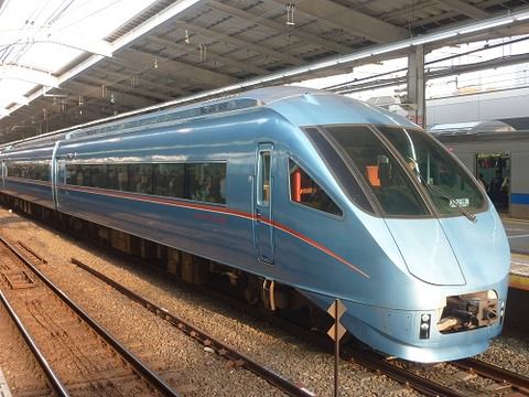 ロマンスカー停車駅へのホームドア設置計画が始動