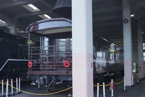 京都鉄道博物館で展示中の展望車「マイテ49」をみる(2022.8.2)