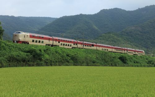 山陽本線の夏の船坂峠を行く285系臨時特急「サンライズ出雲」他(三石~上郡)