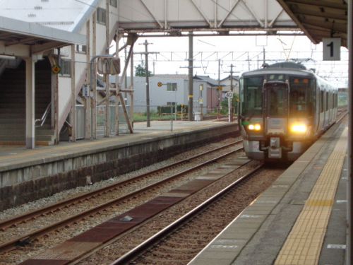 「北陸観光フリーきっぷ」で遊ぶ、乗り放題の新幹線と第3セクター