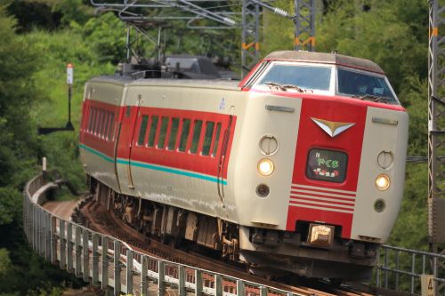 伯備線を高速で駆け抜ける振子特急381系「やくも」(根雨~黒坂)
