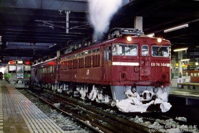 札幌高架駅に停車中のED76客レ