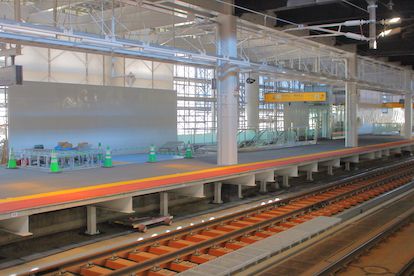 札幌駅11番線ホームが見えた!!〜並行してホームの一部撤去も進む
