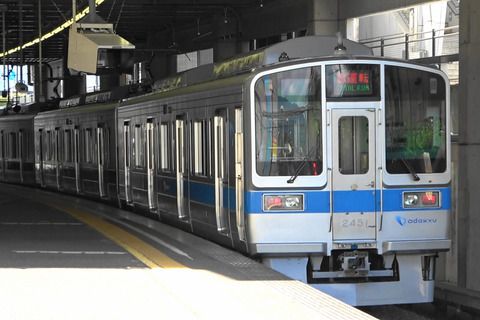 小田急秦野駅に珍客