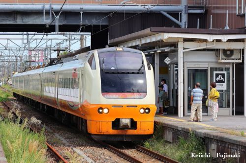 途中下車した 中条駅で いなほ6号を見送る
