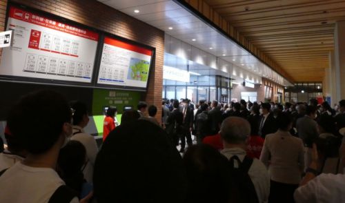 長崎駅・西九州新幹線開業、始発列車出発