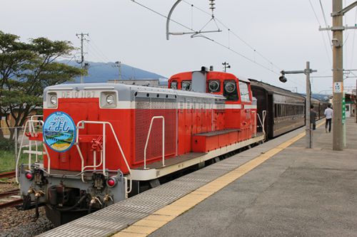 象潟駅にて『快速レトロこよし号』を撮る