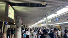 福岡駅で地下に潜って普通姪浜行きにお乗り継ぎ