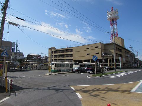 「駅前広場」には無い?近鉄郡山駅前のバスターミナル。 【2017年08月 奈良県大和郡山市】