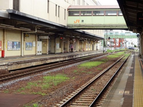 三重県のJRの駅と近鉄、その他の鉄道の駅が併設されている駅 2 津駅
