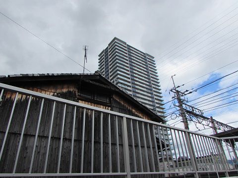JR大津駅前で、新旧の対比。　【2017年08月　滋賀県大津市】