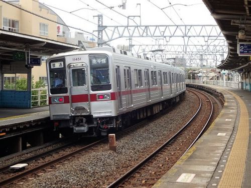 小菅の複々線を走る様々な列車達 東武の車両編 13 10030系 4R車 50番台