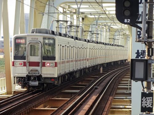 小菅の複々線を走る様々な列車達 東武の車両編 13 10030系 2R車