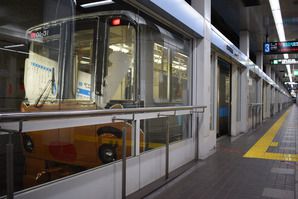 南港ポートタウン線でイルミネーション列車運行中