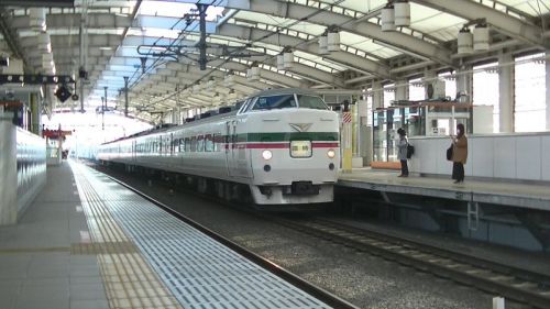 189系グレードアップあずさ 臨時 東小金井駅を通過