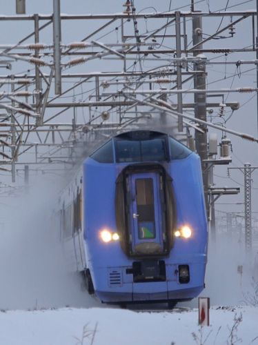 今日もダブルスラント『北斗88号』や増結特急を中心に