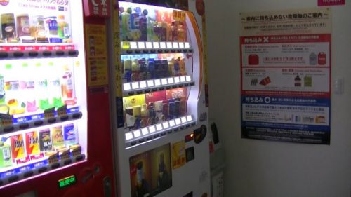 津軽弁でしゃべる自動販売機 津軽鉄道津軽中里駅待合室
