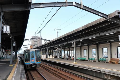 丸亀駅に到着