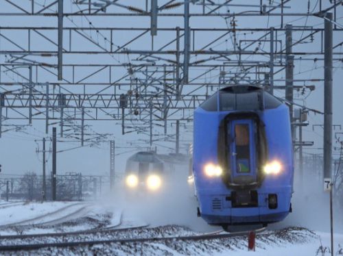 ダブルスラント『北斗91号』の編成が函館駅へ送り込み回送