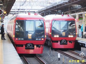 E253系1000番台の特急「日光」