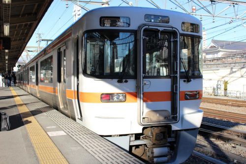 普通列車で身延線を南下、甲府の市街地を抜けると一気にローカル線の雰囲気に! ~冬の身延線 青春18きっぷ日帰り旅(2)~