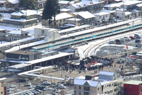 鬼怒川温泉駅前の人だかり - 東武鬼怒川線・2017年冬 -