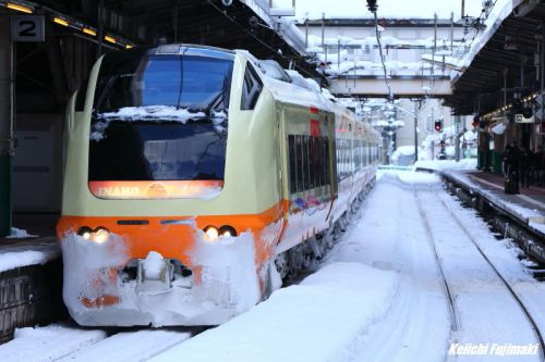集中豪雪の後の新潟駅 2001M U101