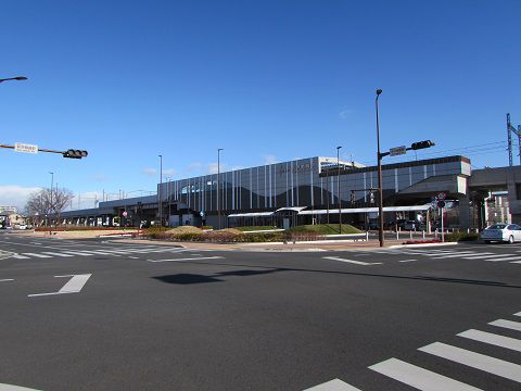 駅名も建物も新幹線もどき?の東武伊勢崎線「新伊勢崎」駅。 【2017年12月 群馬県伊勢崎市】