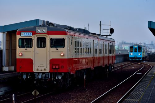水島臨海鉄道のキハ３７・３８とＭＲＴ３００の交換風景（弥生駅）