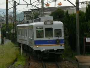 竈山駅に入る和歌山行き