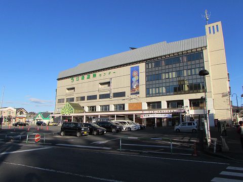 一見すると、「巨大な駅舎」?秩父鉄道の秩父駅。 【2017年12月 埼玉県秩父市】