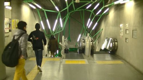 途中に水平部があるエスカレーター 東京メトロ飯田橋駅