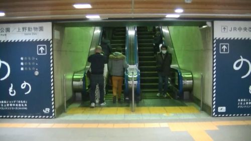 途中に水平部があるエスカレーター JR東日本上野駅