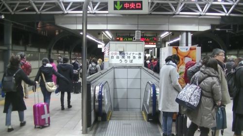 途中に水平部があるエスカレーター JR東日本東京駅1・2番線ホーム