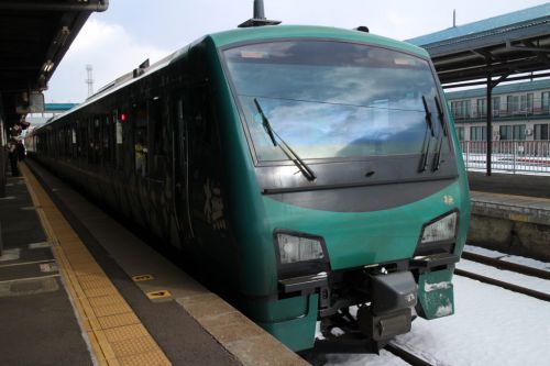 快速リゾートしらかみ1号 秋田駅から弘前駅へ乗車記 冬の五能線を車窓から 地酒を味わう