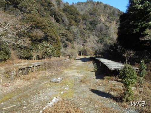 山中に眠る廃駅「旧東青山駅」をめぐる (後編)